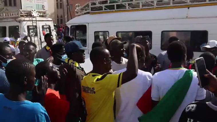 Simpatizantes del presidente Sall manifiestan su apoyo al dirigente en las calles de Dakar