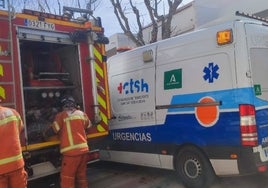 Un herido con quemaduras en el incendio de una vivienda en Nerva