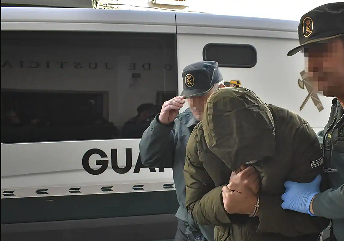 El detenido entra en los juzgados de Don Benito (Badajoz) el pasado miércoles