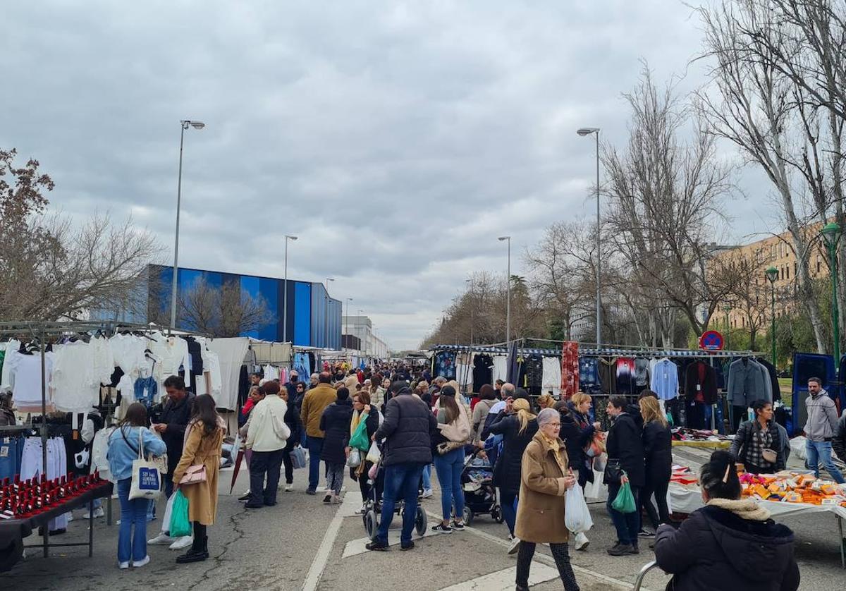 El mercadillo del Arenal se ubicará este domingo junto a Mercacórdoba