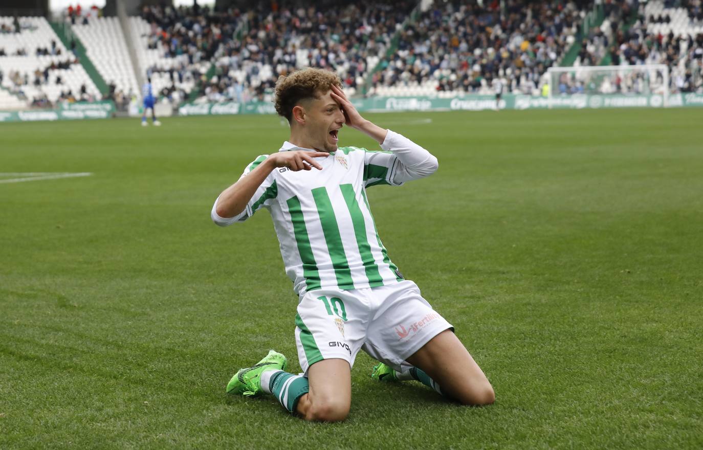 Fotos: la plácida victoria del Córdoba CF contra el Melilla