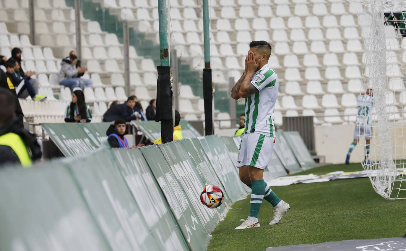 Fotos: la plácida victoria del Córdoba CF contra el Melilla