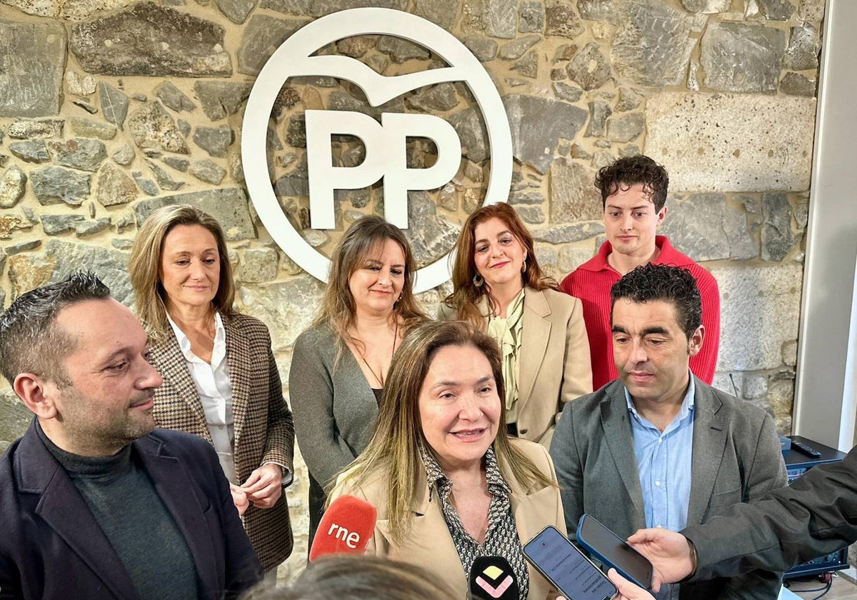 Ana Ortiz, presidenta de la gestora del PP de Vigo, atiende a los medios el pasado jueves