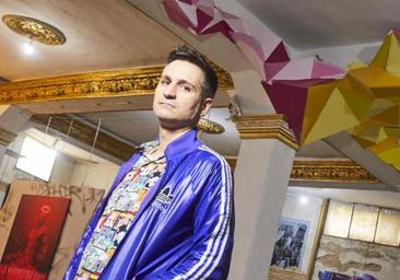 De la calle a la galería: el ascenso del 'Messi' de los murales