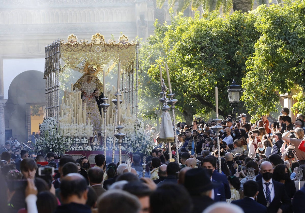 La Virgen de la O, en el Patio de los Naranjos por los 25 años de su bendición