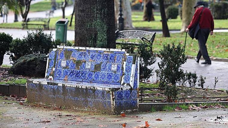 Canadá se rinde ante los bancos de azulejos que Córdoba abandona en los jardines de Los Patos