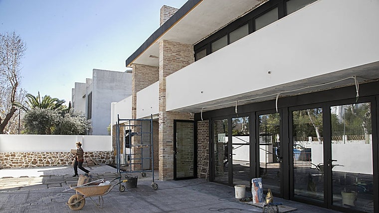 Fachada de la Panadería El Brillante, en obras de remodelación