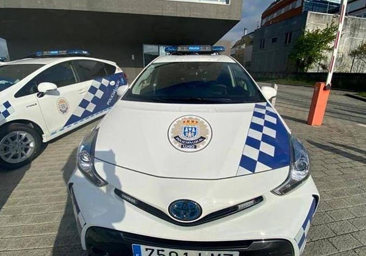 Un par de coches de la Policía Local de Lugo en una imagen de archivo