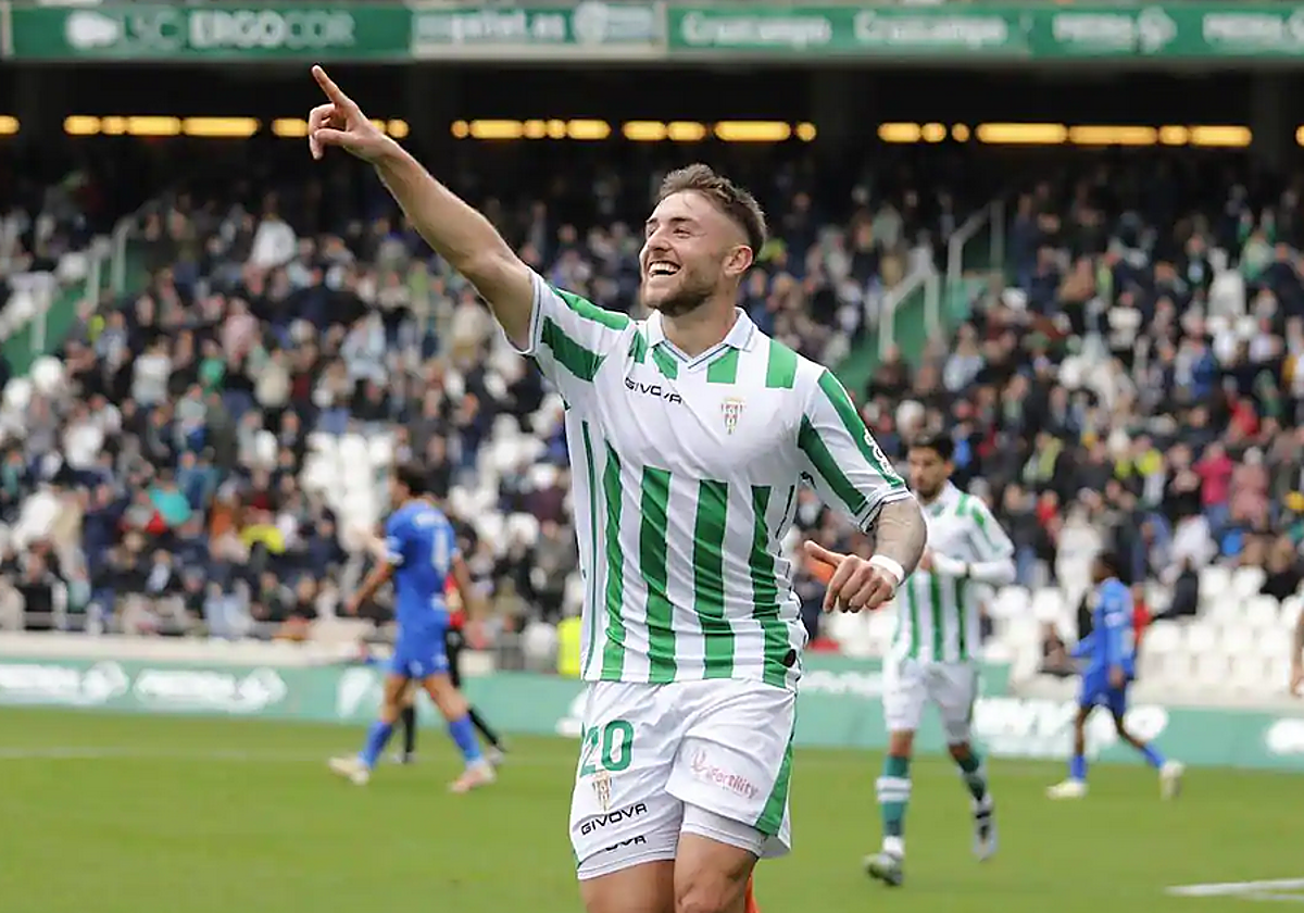 Antonio Casas celebra su gol ante el Melilla en El Arcángel