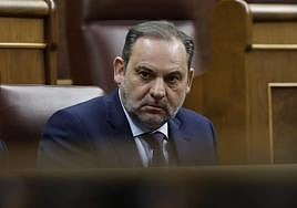 Ábalos dimite como presidente de la Comisión de Interior, pero mantiene por el momento su acta como diputado