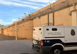 Un preso golpea en la cabeza a un funcionario de la cárcel de Almería tras amenazar de muerte al enfermero