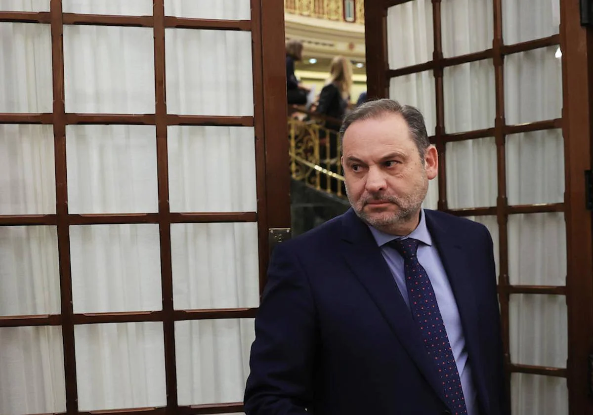 José Luis Ábalos, diputado del grupo socialista, durante un pleno en el Congreso