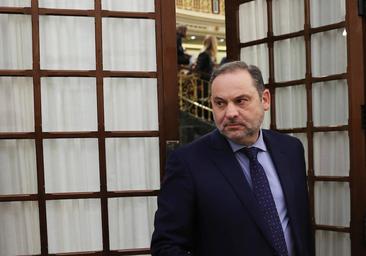 Ábalos no dimite y consuma su desafío a Sánchez: «Ante la necesidad de defenderme he decidido pasar al Grupo Mixto»