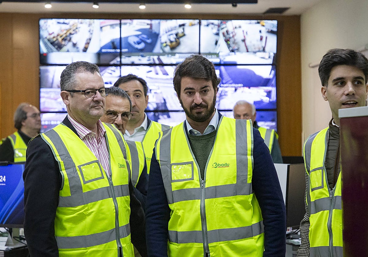 El vicepresidente de la Junta de Castilla y León, Juan García-Gallardo, ha visitado junto al consejero de Agricultura y Ganadería la cooperativa agroalimentaria Cobadu