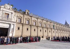 En imágenes, izado de la bandera en el Parlamento de Andalucía por el 28-F