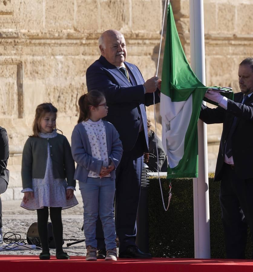 Izado de la bandera en el Parlamento de Andalucía