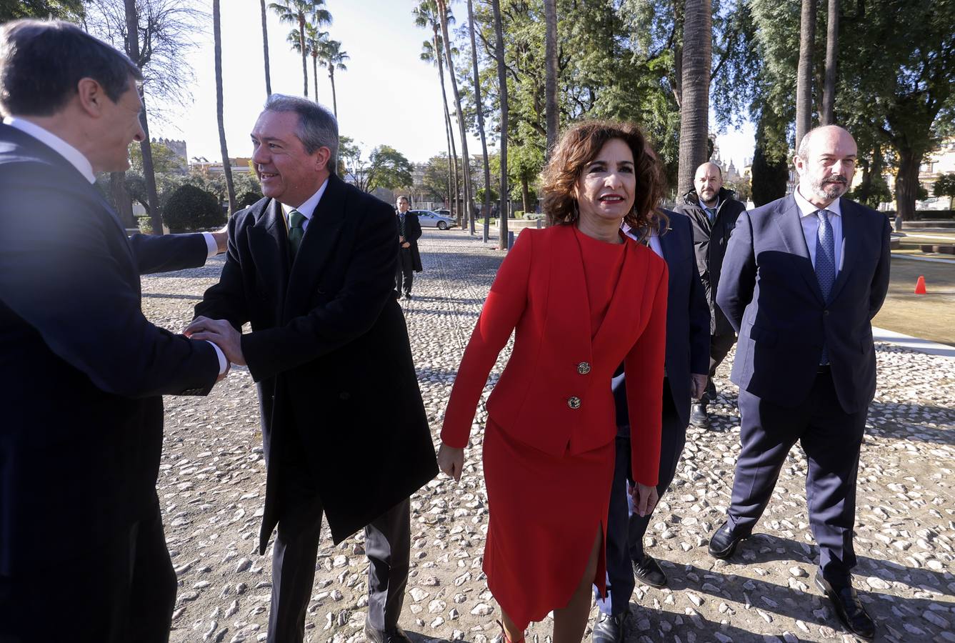 Izado de la bandera en el Parlamento de Andalucía