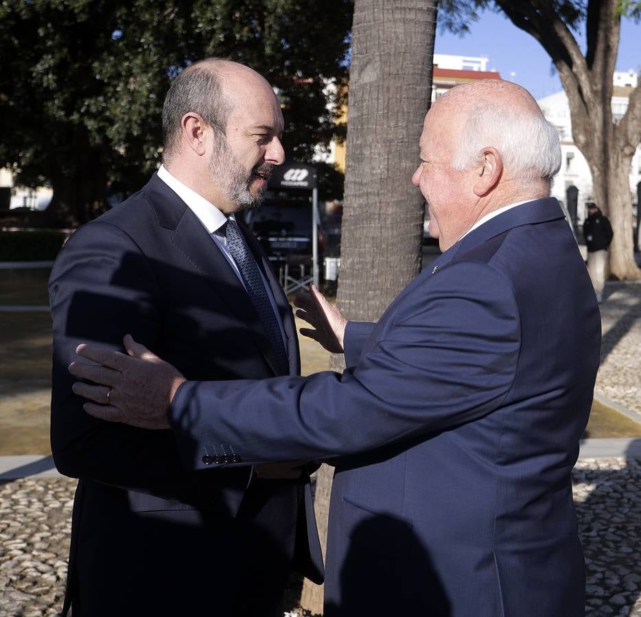 Izado de la bandera en el Parlamento de Andalucía