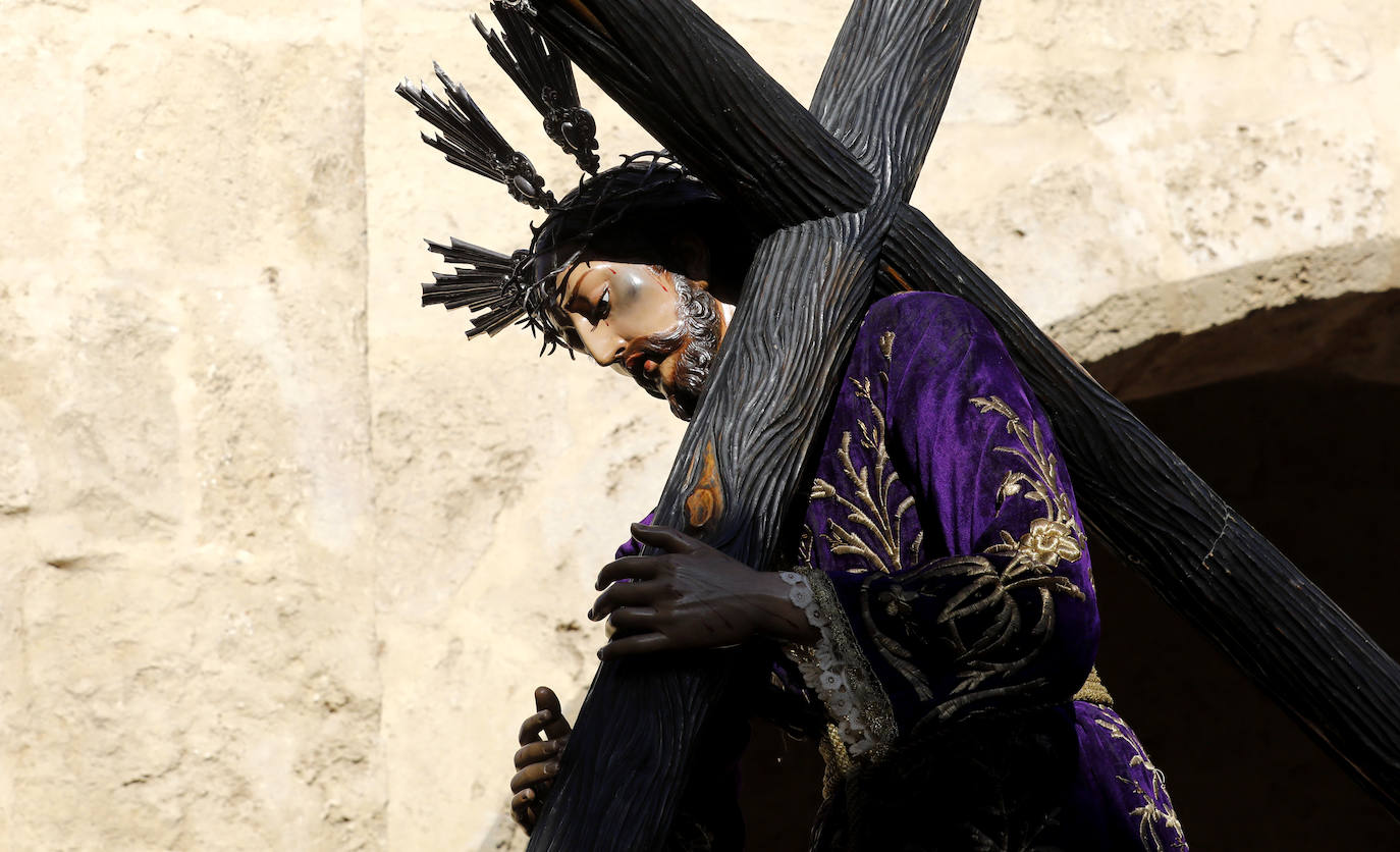 Fotos: El emocionante vía crucis de Jesús del Calvario a la Catedral de Córdoba por sus tres siglos