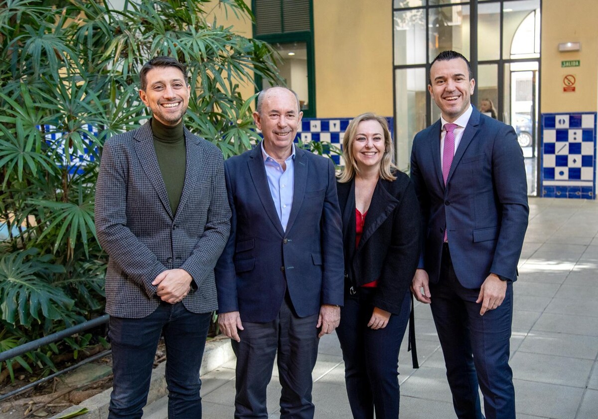 Representantes de la Diputació de València y participantes en la reunión con alcaldes y técnicos municipales por el ciclo integral del agua.