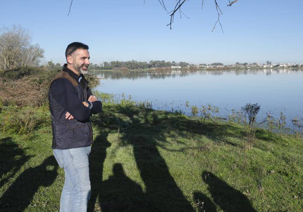 El consejero de Sostenibilidad, Medio Ambiente y Economía Azul, Ramón Fernández-Pacheco, en Doñana