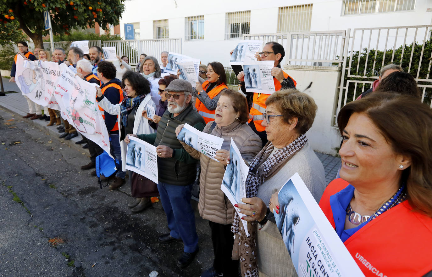 Fotos: Médicos de Córdoba se concentran para exigir mejoras en Atención Primaria