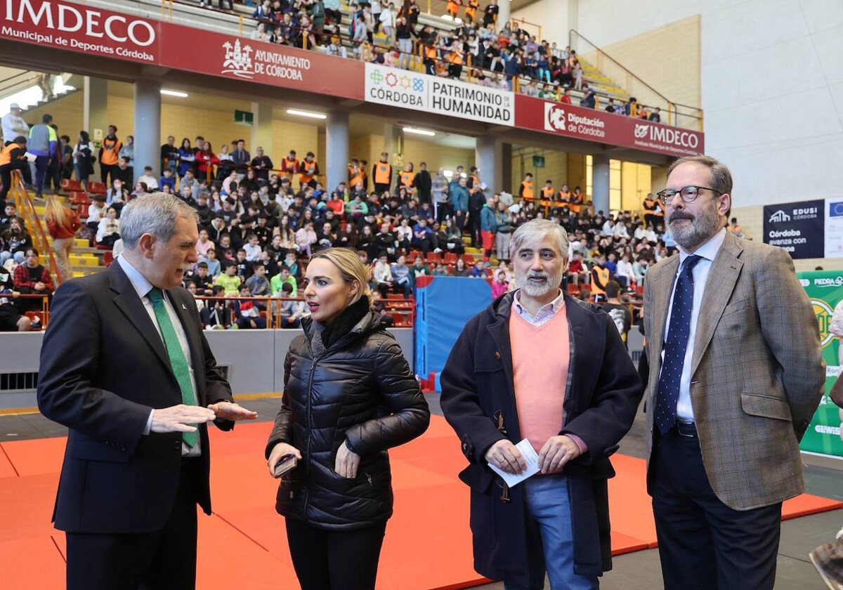 José Francisco Viso, Narci Ruiz y Adolfo Molina, con el director del instituto López Neyra, en una actividad