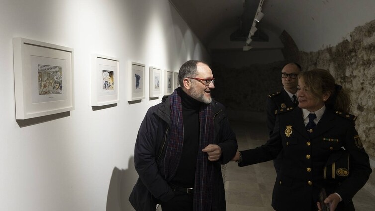 Una exposición con fotografías y viñetas repasa los 200 años de historia de la Policía Nacional en Valladolid