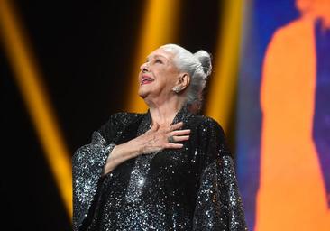 Festival de Cine de Málaga: Lola Herrera recibe la Biznaga Ciudad del Paraíso ante un entregado Teatro Cervantes