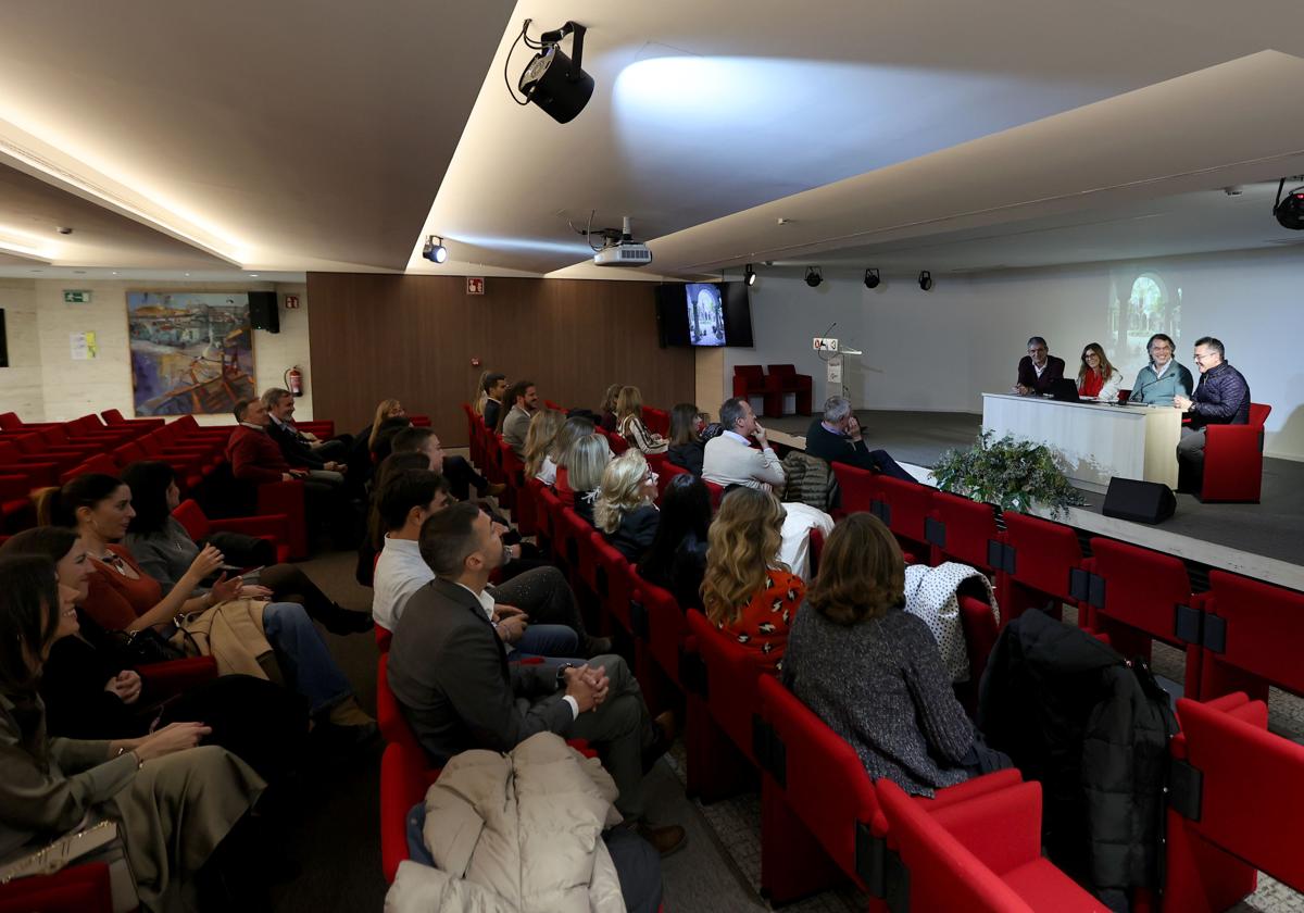 Un momento de la reunión de la sección andaluza de la AJFV, celebrada este viernes en Córdoba