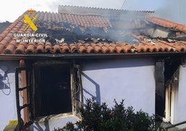 Dos guardias civiles, heridos al recatar a una mujer y a su madre, de 88 años, de un incendio