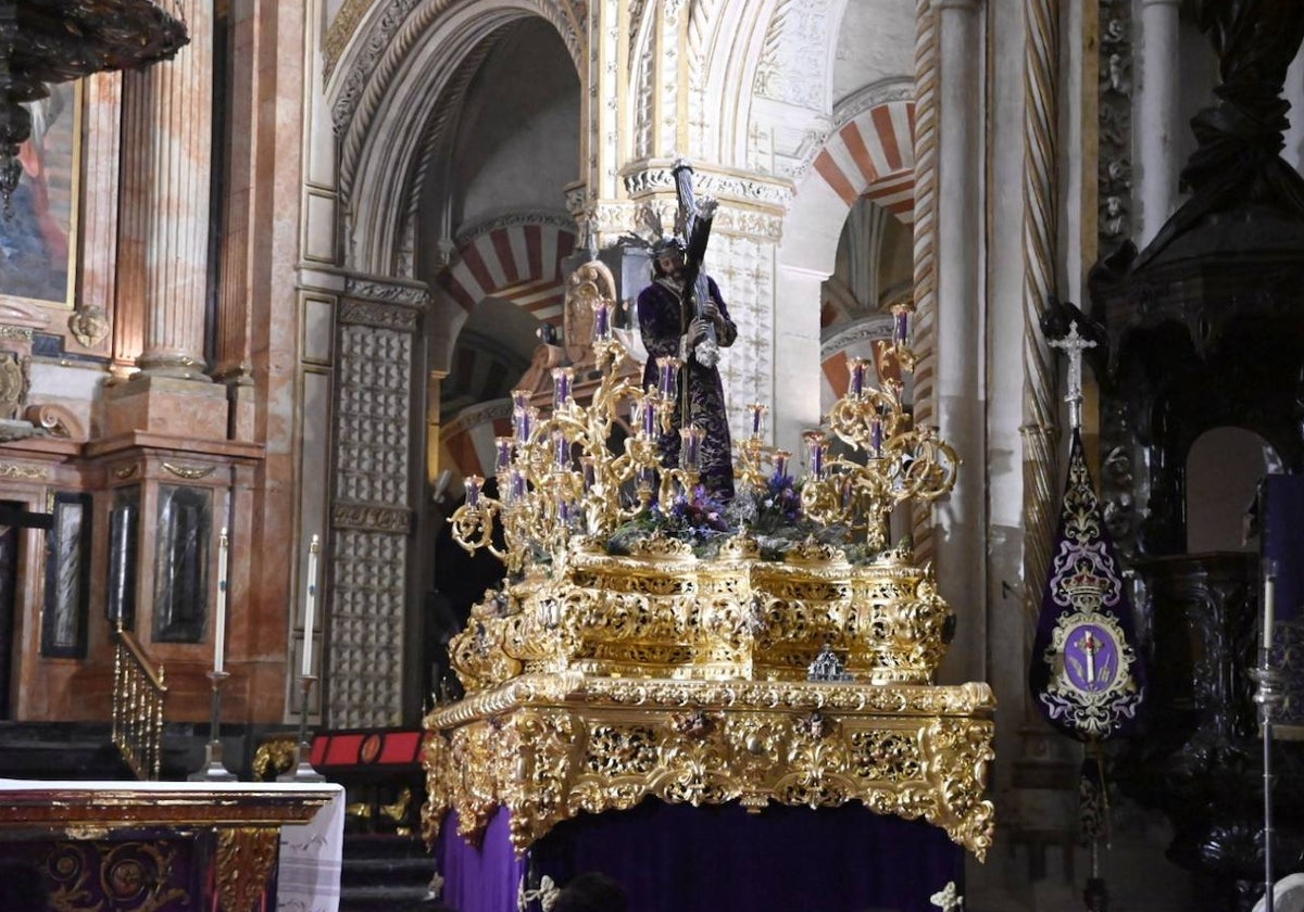 El Señor del Calvario, en el altar mayor de la Catedral