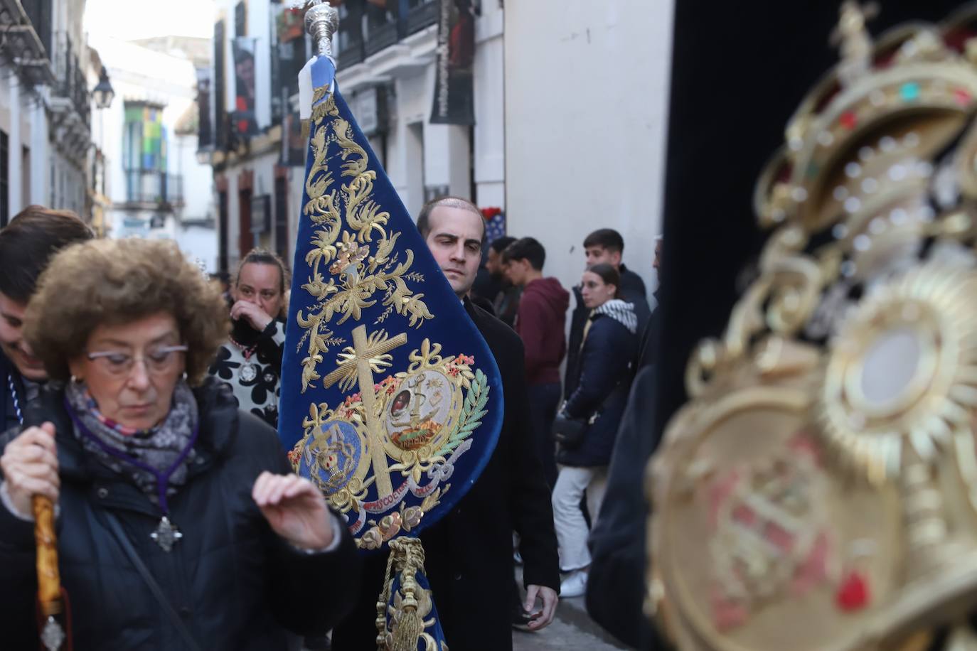 Fotos: La elegante procesión triunfal del Señor del Calvario en Córdoba
