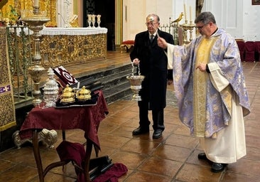 La Quinta Angustia estrena libro de reglas, maniguetas, incensarios y llamador