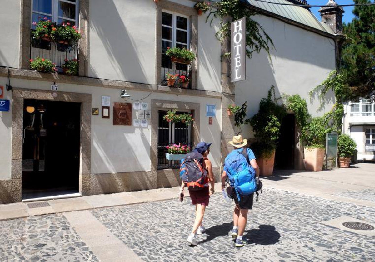 Turistas paseando por Santiago (archivo)
