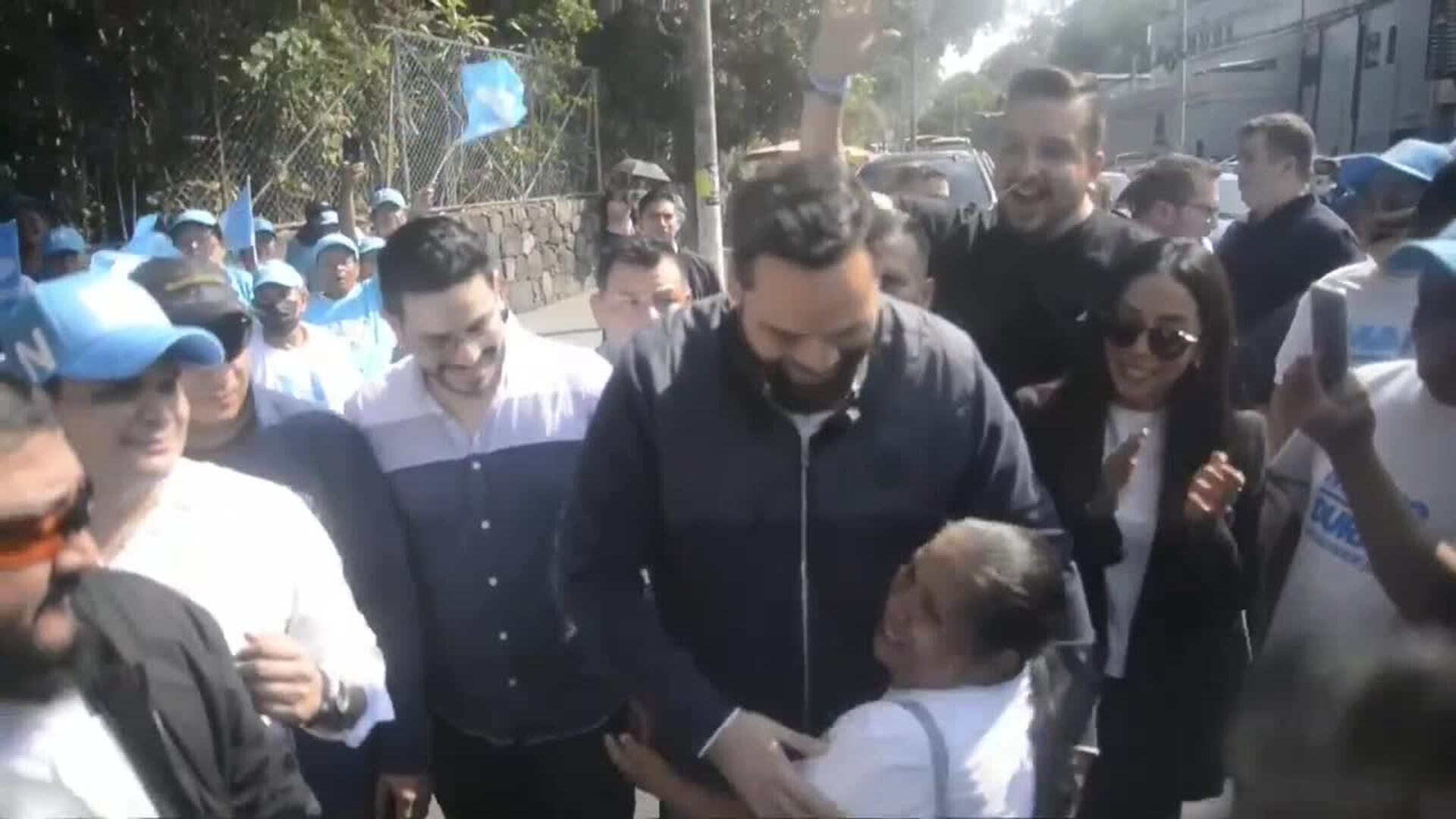 El alcalde de San Salvador y candidato oficialista vota en los comicios