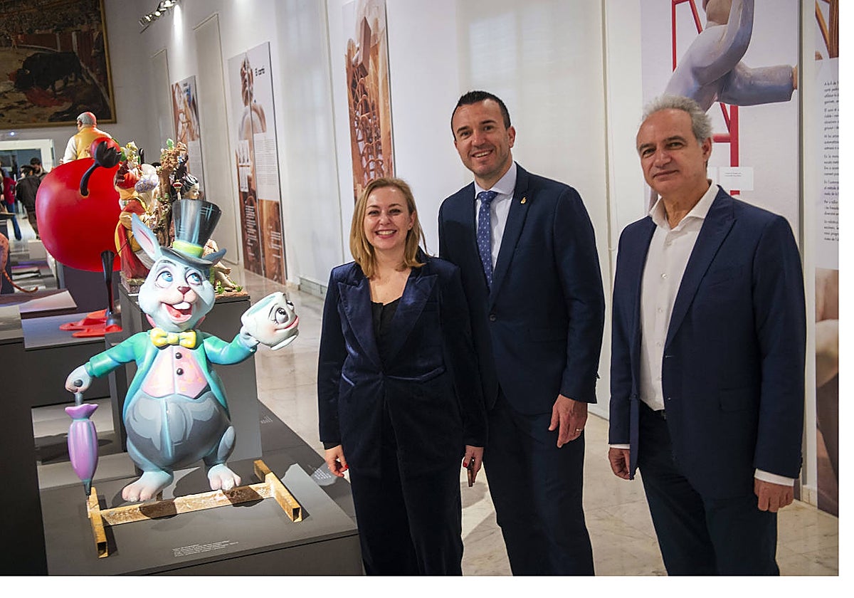 La Diputación de Valencia recorre la historia de la artesanía fallera a través de una muestra con ninots de 14 comarcas