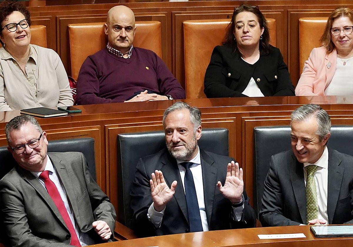 El presidente de las Cortes de Castilla y León, Carlos Pollán, y el consejero de Agricultura, Ganadería y Desarrollo Rural, Gerardo Dueñas, participan en la presentación de la nueva añada de los vinos de la Denominación de Origen Cigales