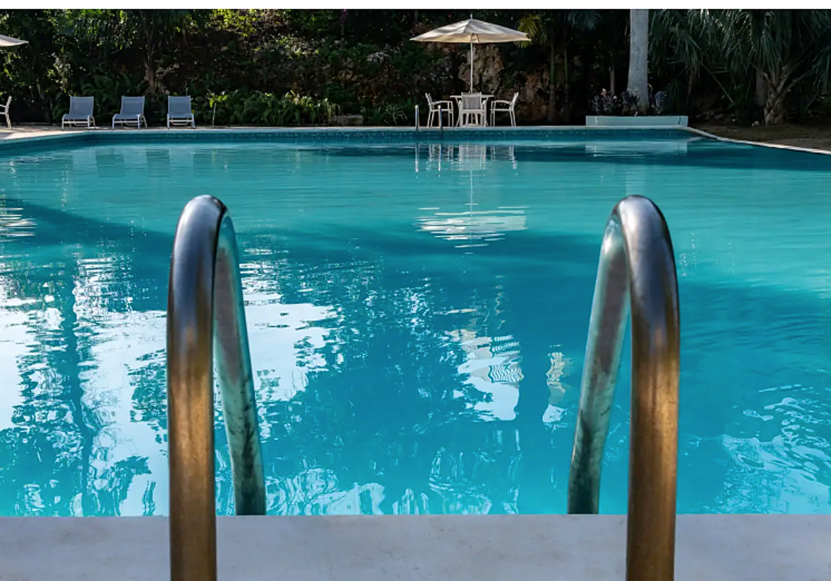 Piscina en foto dee archivo