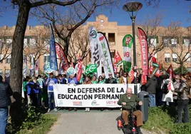Sindicatos y maestros se movilizan contra el borrador de la Junta para los centros de adultos