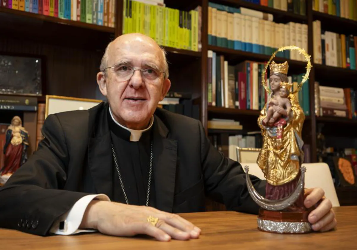 El cardenal Carlos Osoro, en su domicilio del centro de Madrid