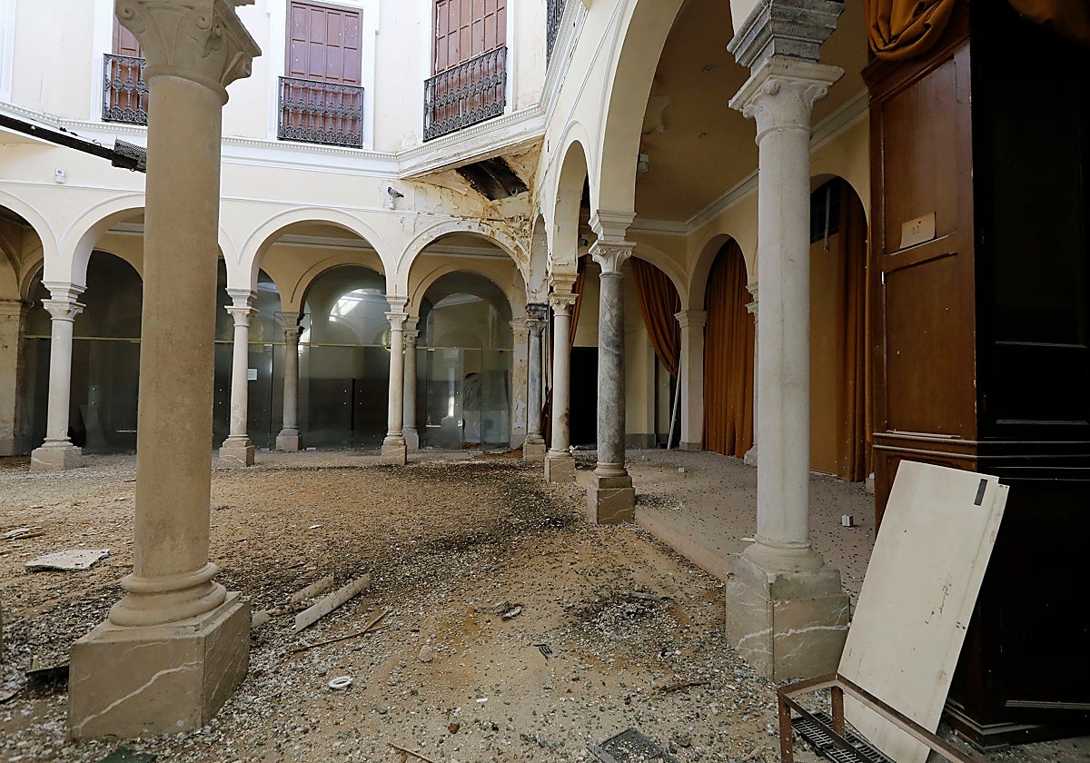 Interior de la sede abandonada de la Real Academia