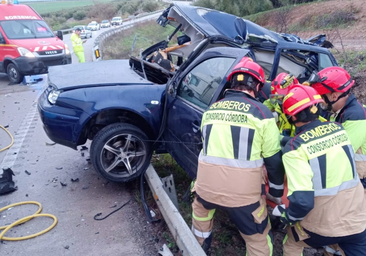 Accidente en Córdoba: muere el conductor de un coche en Lucena tras una colisión con un camión en la A-318