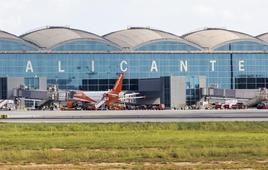 Carlos Baño: «Con las previsiones, el crecimiento del aeropuerto de Alicante-Elche se superaría en 2026 con cerca de 20 millones de pasajeros»
