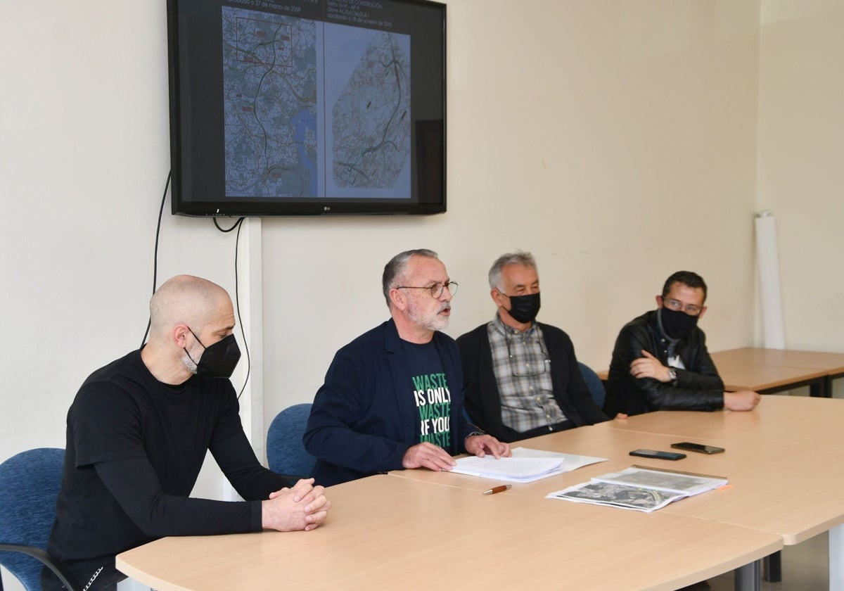 García Patiño (2º izq.), en rueda de prensa (archivo)