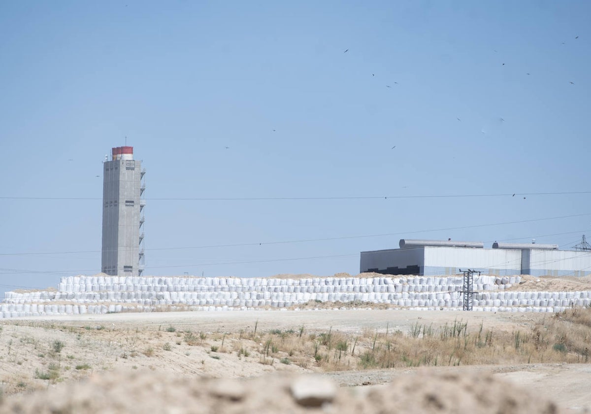 La planta de tratamiento de residuos de Valdemingómez, vista desde Rivas Vaciamadrid