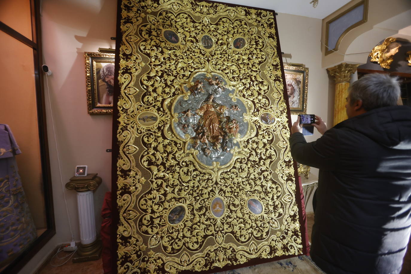 Fotos: los detalles del nuevo palio de la Virgen del Buen Fin de Córdoba