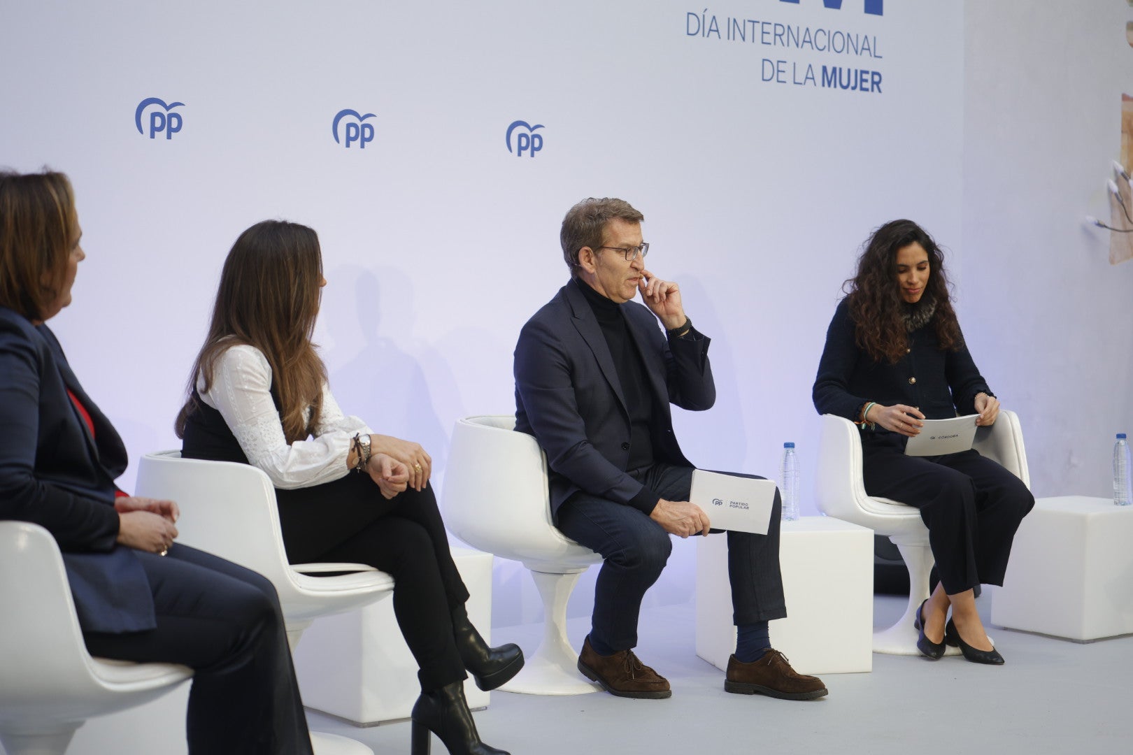 Fotos: el acto de Feijóo y el PP en Córdoba por el Día de la Mujer
