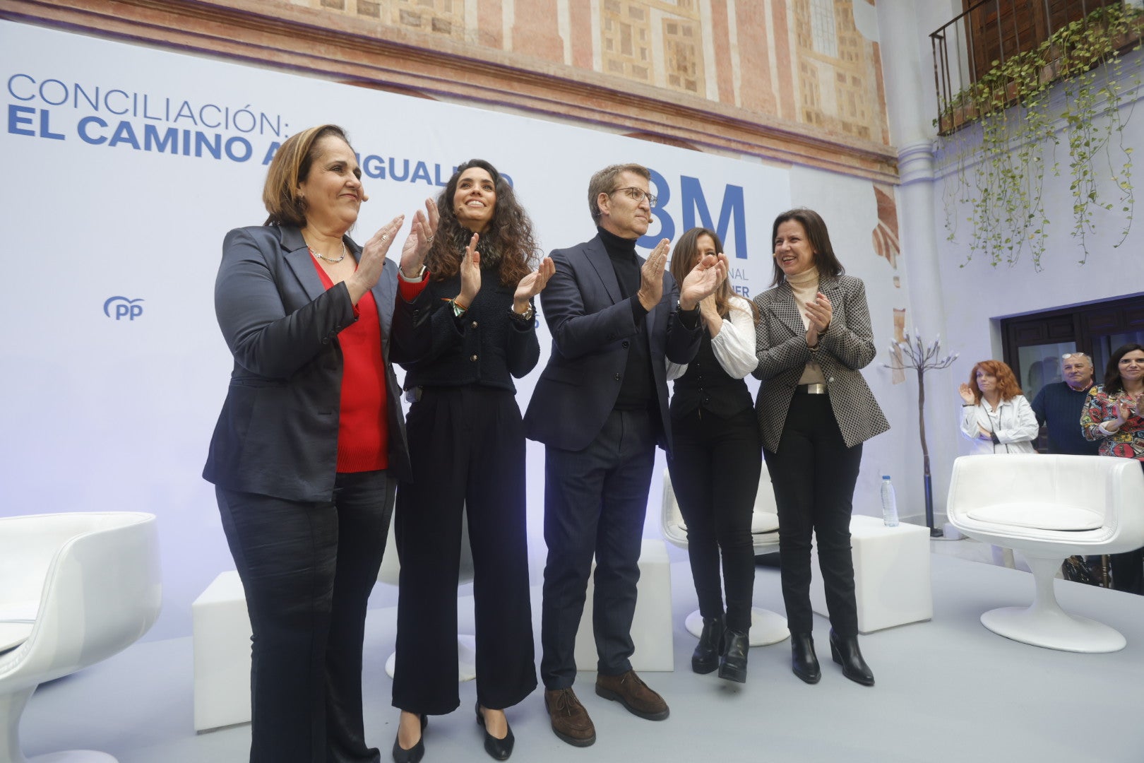 Fotos: el acto de Feijóo y el PP en Córdoba por el Día de la Mujer