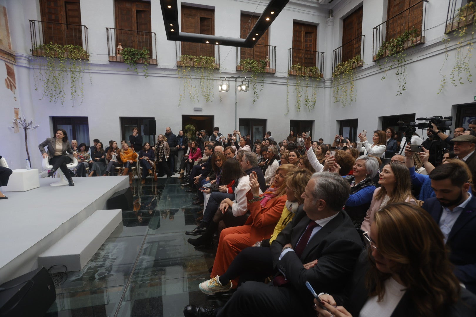 Fotos: el acto de Feijóo y el PP en Córdoba por el Día de la Mujer